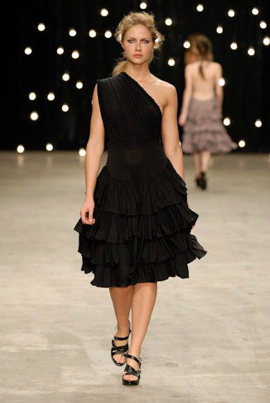 desfiles-eduardosuppes-rioverao2007rtw-134