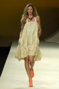desfiles-colcci-rioverao2007rtw-100