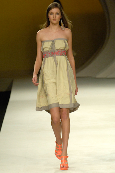 desfiles-colcci-rioverao2007rtw-102