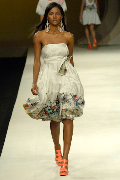 desfiles-colcci-rioverao2007rtw-112