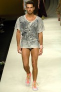 desfiles-colcci-rioverao2007rtw-130