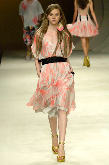 desfiles-colcci-rioverao2007rtw-135