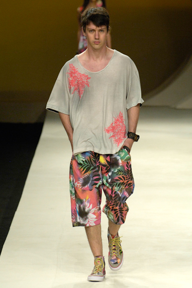 desfiles-colcci-rioverao2007rtw-136