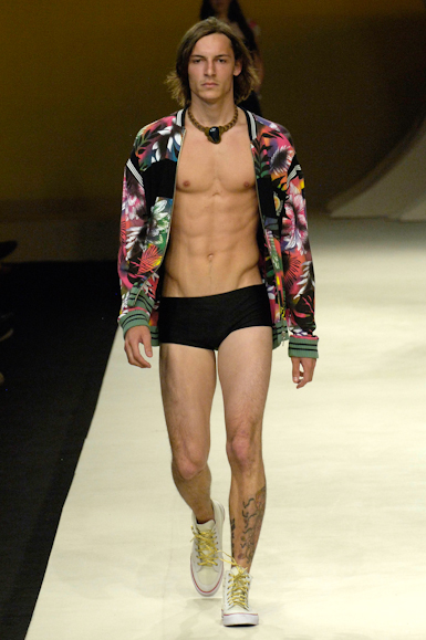 desfiles-colcci-rioverao2007rtw-139