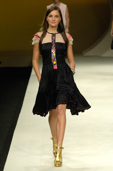 desfiles-colcci-rioverao2007rtw-140