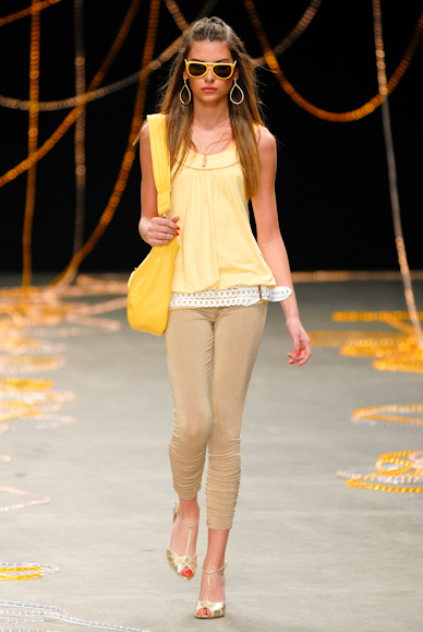 desfiles-julianajabour-rioverao2007rtw-108