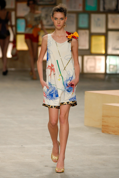 desfiles-theodora-rioverao2007rtw-102
