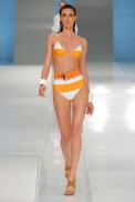desfiles-lenny-rioverao2007rtw-104