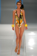 desfiles-lenny-rioverao2007rtw-109