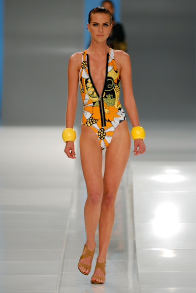 desfiles-lenny-rioverao2007rtw-109