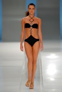 desfiles-lenny-rioverao2007rtw-116