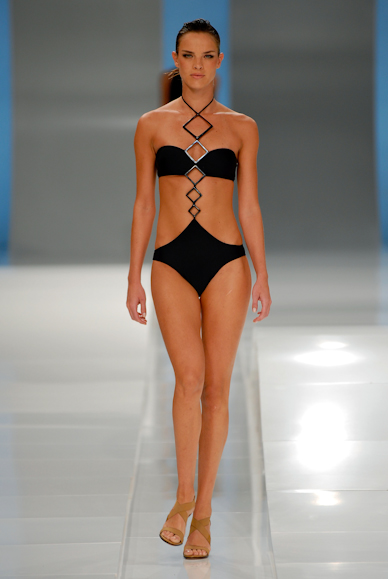 desfiles-lenny-rioverao2007rtw-116