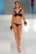 desfiles-lenny-rioverao2007rtw-143