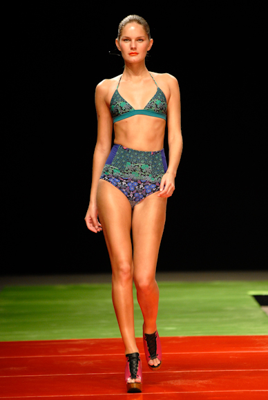 desfiles-luizabonadiman-rioverao2007rtw-104