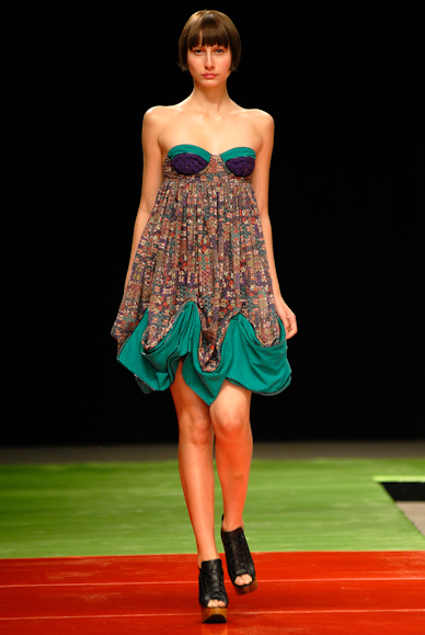 desfiles-luizabonadiman-rioverao2007rtw-106