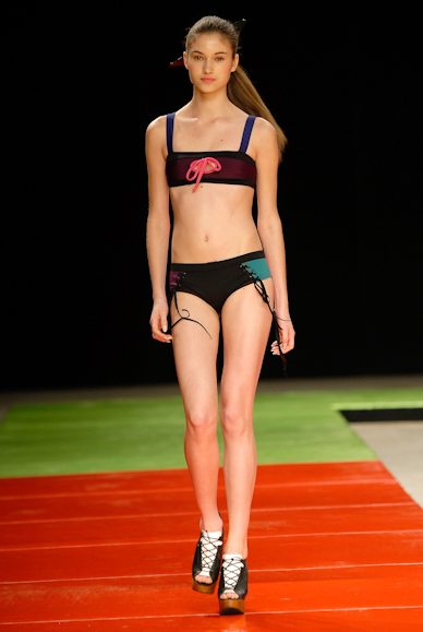 desfiles-luizabonadiman-rioverao2007rtw-108