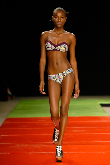 desfiles-luizabonadiman-rioverao2007rtw-110