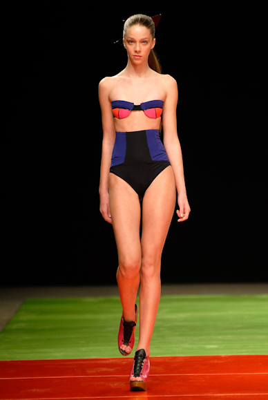 desfiles-luizabonadiman-rioverao2007rtw-116