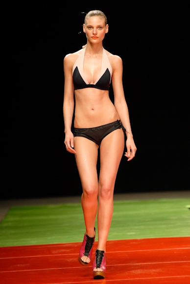 desfiles-luizabonadiman-rioverao2007rtw-117