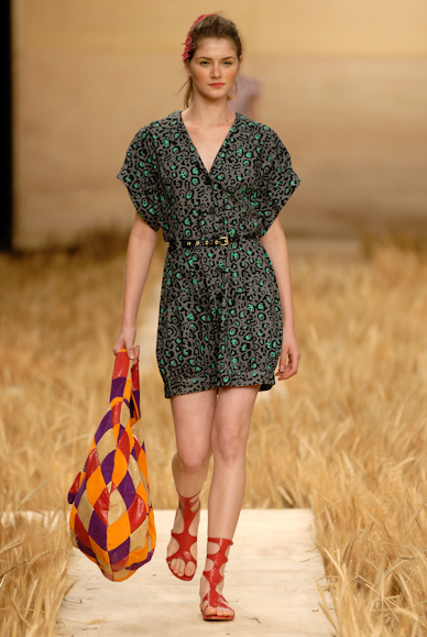 desfiles-mariabonitaextra-rioverao2007rtw-105