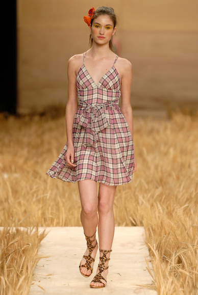 desfiles-mariabonitaextra-rioverao2007rtw-110