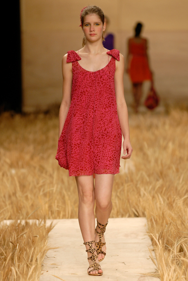 desfiles-mariabonitaextra-rioverao2007rtw-123