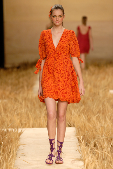 desfiles-mariabonitaextra-rioverao2007rtw-125