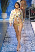 desfile-aguadecoco-saopauloverao2007rtw-110