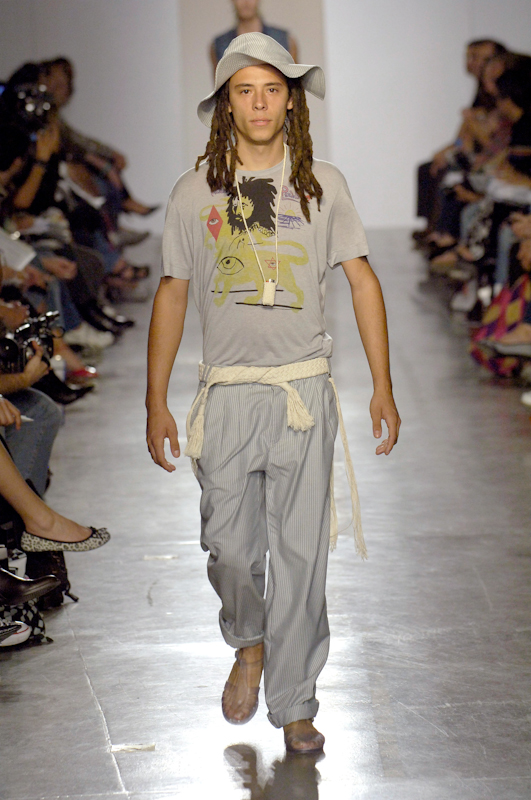 desfile-alexandreherchcovichmen-saopauloverao2007rtw-104