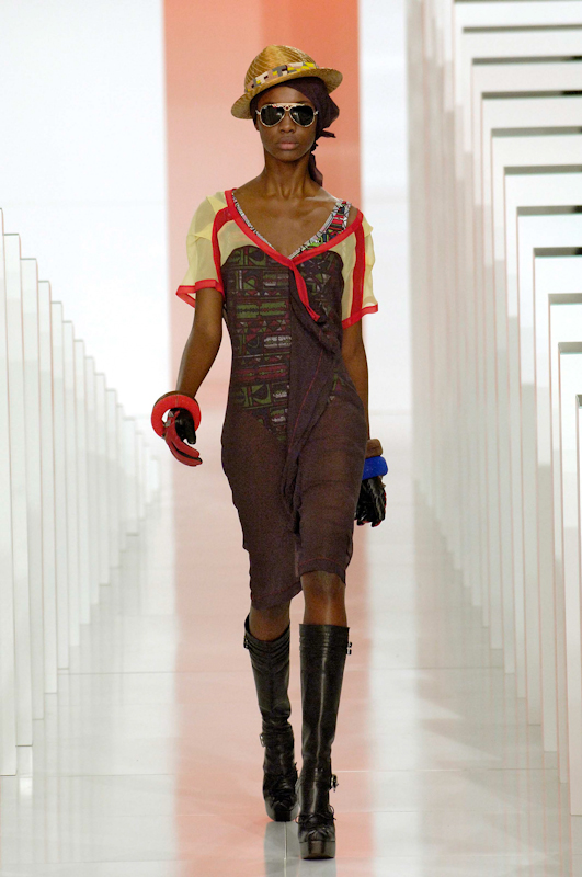 desfile-alexandreherchcovich-saopauloverao2007rtw-110