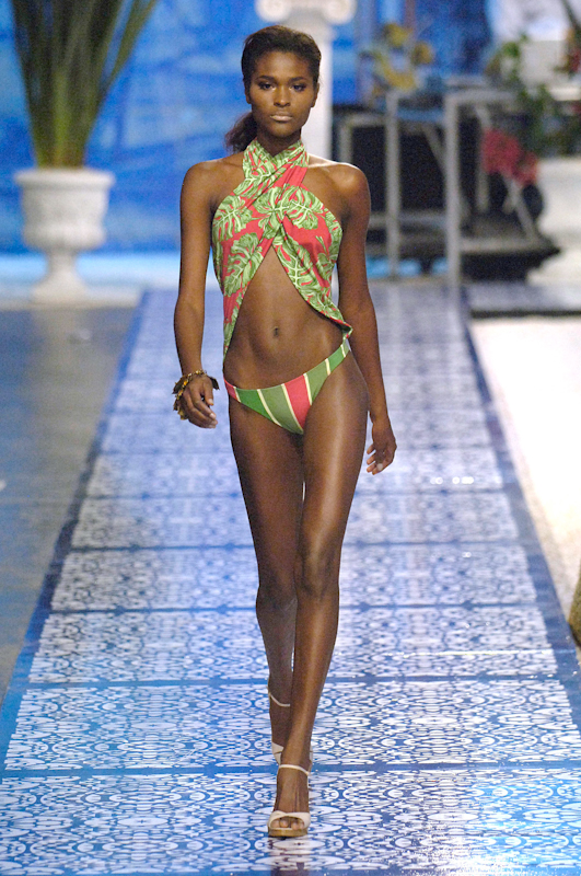 desfile-aguadecoco-saopauloverao2007rtw-117