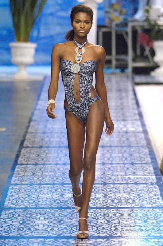 desfile-aguadecoco-saopauloverao2007rtw-137