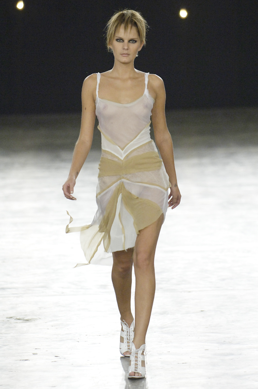 desfile-carlostufvesson-saopauloverao2007rtw-102