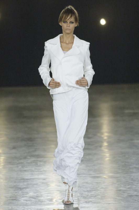 desfile-carlostufvesson-saopauloverao2007rtw-105