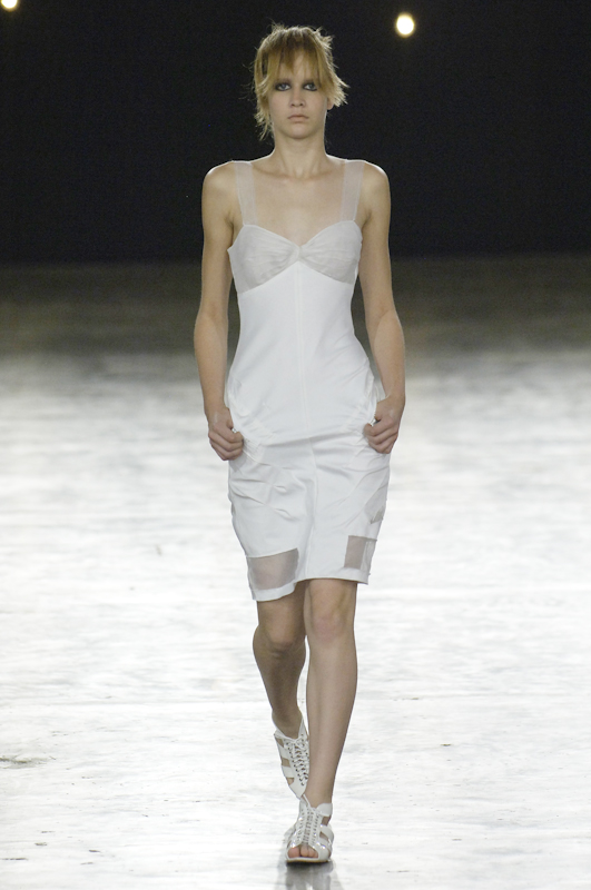 desfile-carlostufvesson-saopauloverao2007rtw-115