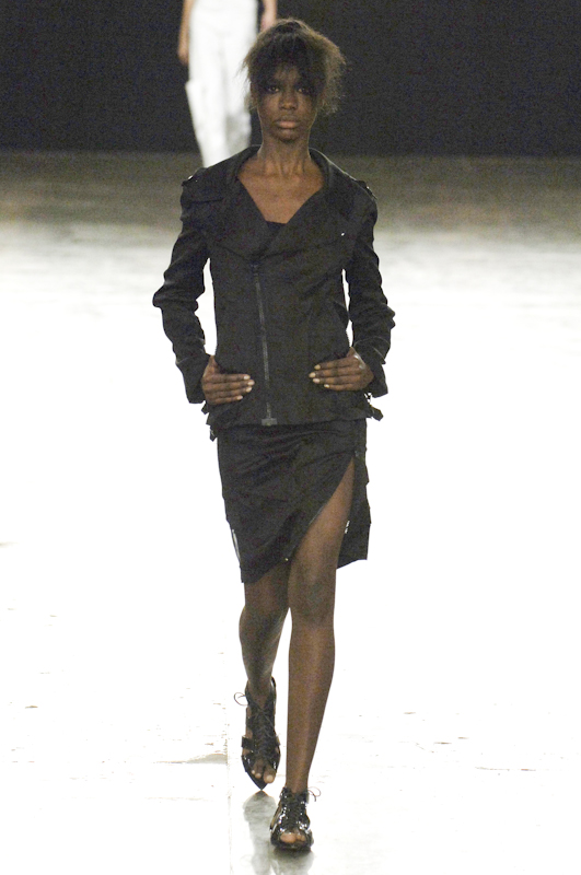 desfile-carlostufvesson-saopauloverao2007rtw-116