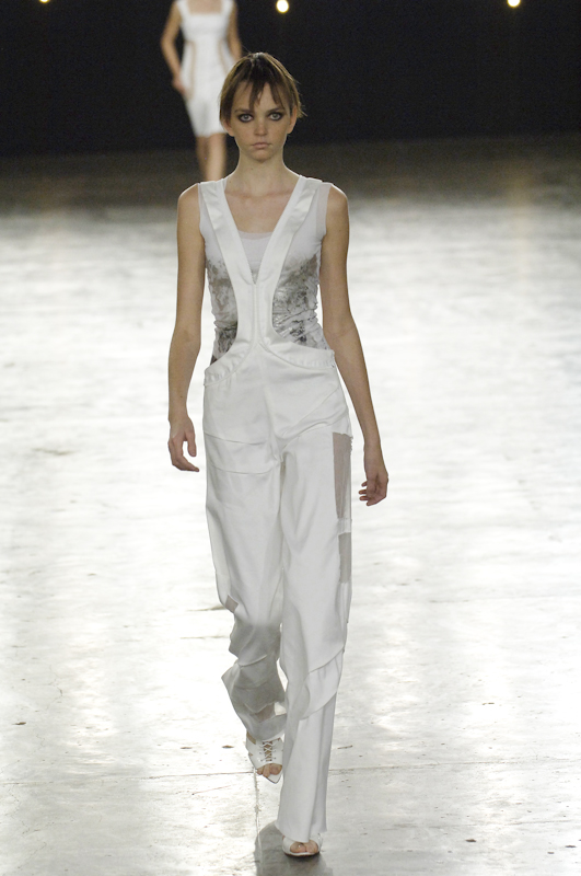 desfile-carlostufvesson-saopauloverao2007rtw-117