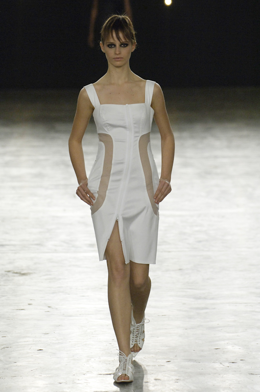desfile-carlostufvesson-saopauloverao2007rtw-118