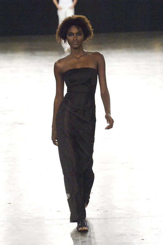 desfile-carlostufvesson-saopauloverao2007rtw-119