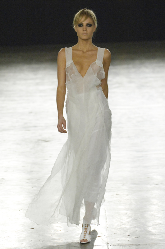 desfile-carlostufvesson-saopauloverao2007rtw-128