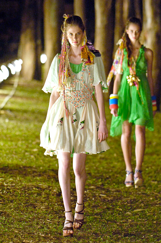 desfile-ellus-saopauloverao2007rtw-104