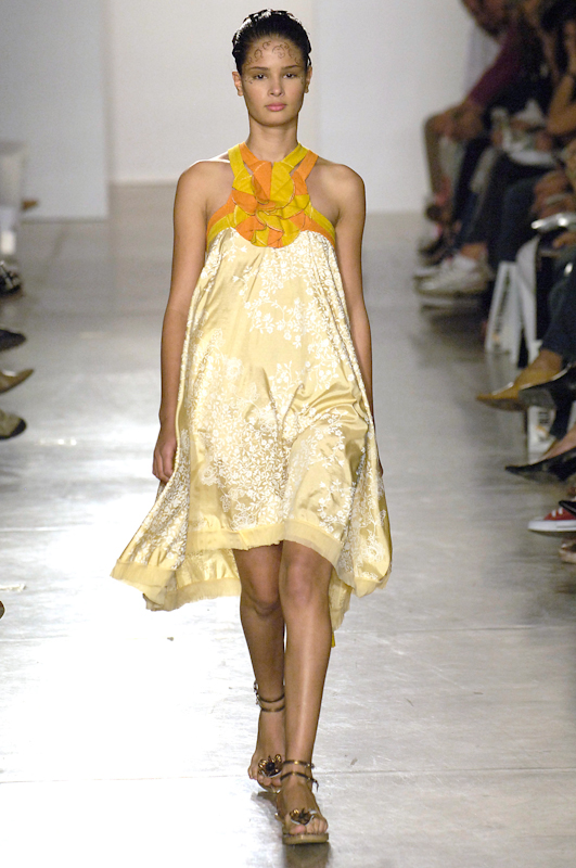 desfile-erikaikezili-saopauloverao2007rtw-109