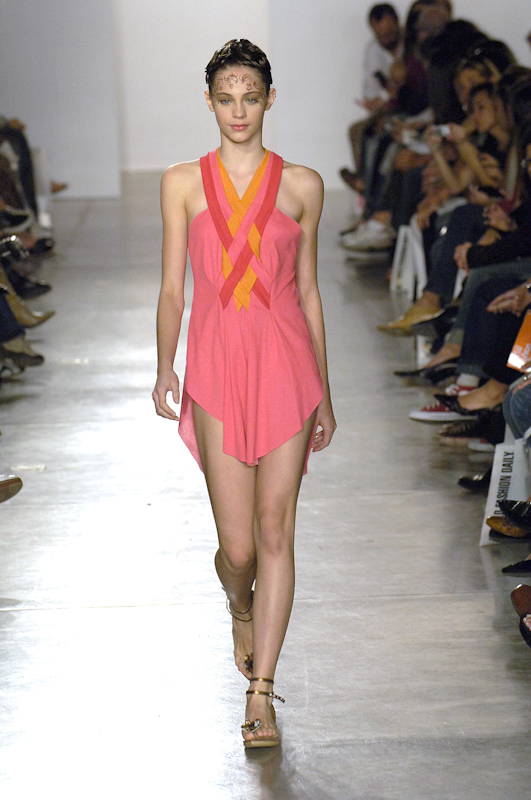 desfile-erikaikezili-saopauloverao2007rtw-111