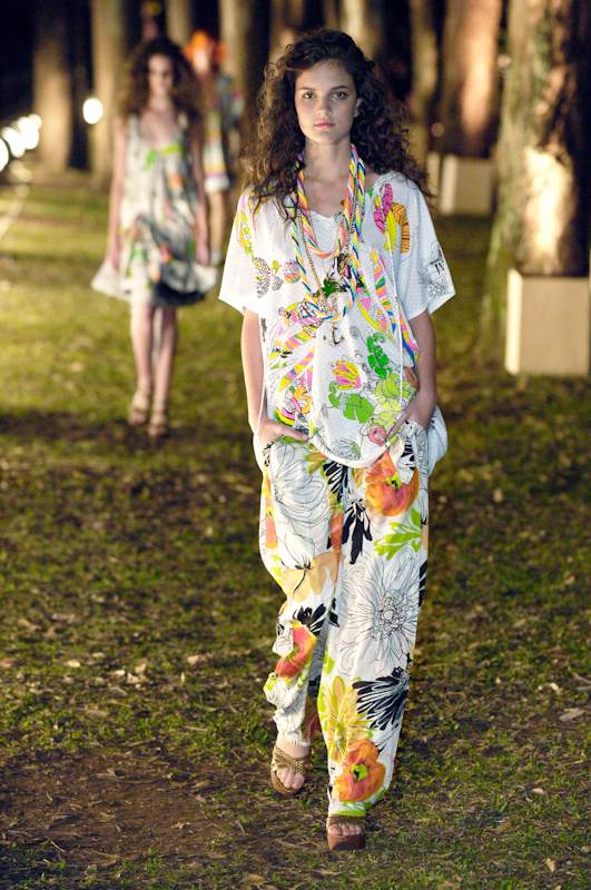 desfile-ellus-saopauloverao2007rtw-119