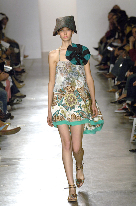 desfile-erikaikezili-saopauloverao2007rtw-120