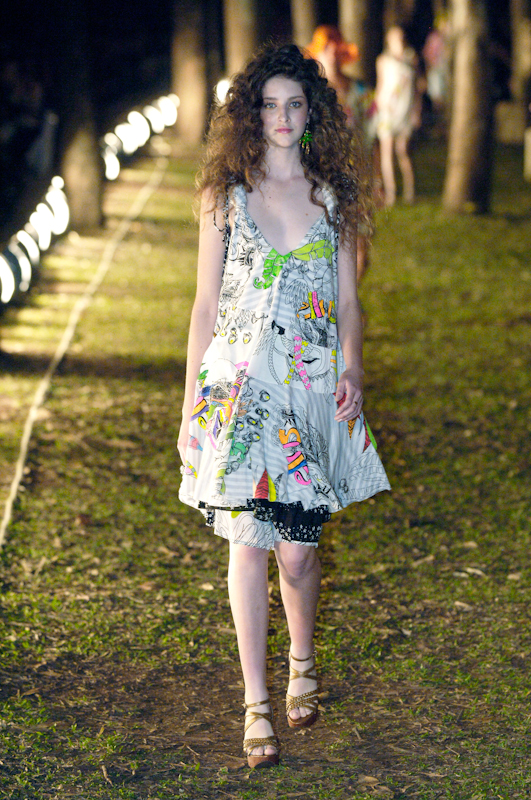 desfile-ellus-saopauloverao2007rtw-120