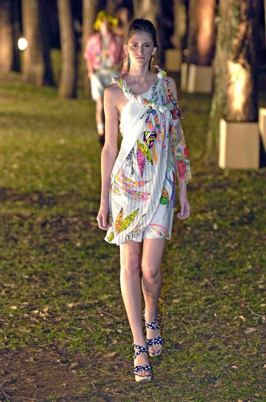 desfile-ellus-saopauloverao2007rtw-122