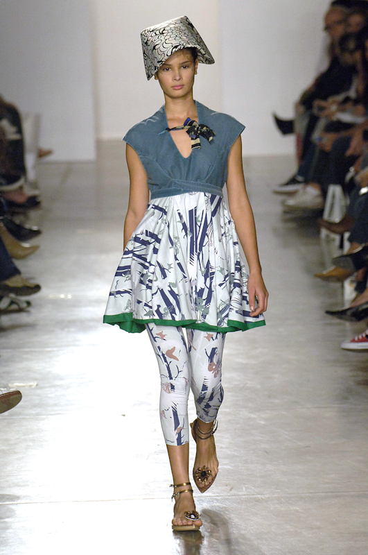 desfile-erikaikezili-saopauloverao2007rtw-122