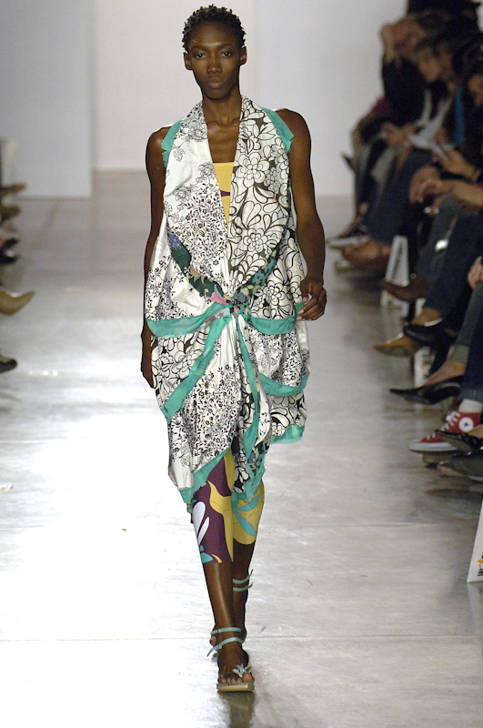 desfile-erikaikezili-saopauloverao2007rtw-136