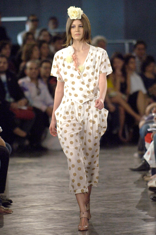 desfile-fabiabercsek-saopauloverao2007rtw-109